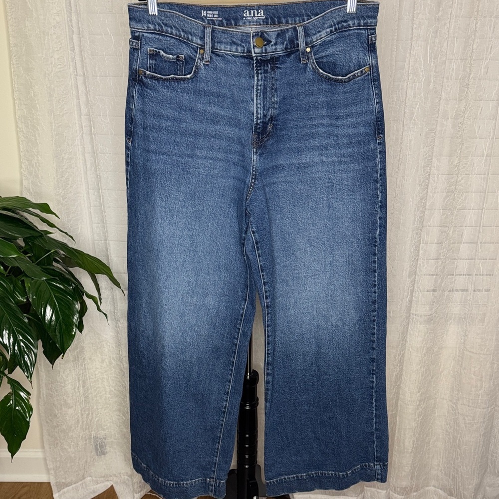 a.n.a High Rose Wide Leg Flare Jeans in Medium Blue Wash size 14